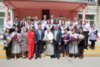 Глава Хабаровского района поздравил выпускников школы села Тополево