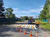 Перейти к новости На автомобильных дорогах Хабаровского муниципального района выполняются работы по нанесению горизонтальной дорожной разметки.