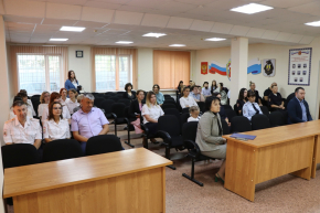 Перейти к новости Сотрудников миграционного подразделения ОМВД России по Хабаровскому району поздравили с профессиональным праздником