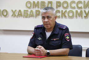 Сотрудников миграционного подразделения ОМВД России по Хабаровскому району поздравили с профессиональным праздником