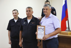Сотрудников миграционного подразделения ОМВД России по Хабаровскому району поздравили с профессиональным праздником