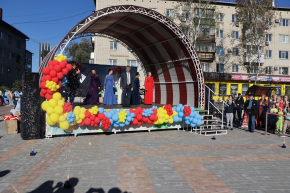 Перейти к новости На обновлённой площади жители отметили 95-летие села Тополево