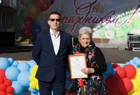На обновлённой площади жители отметили 95-летие села Тополево
