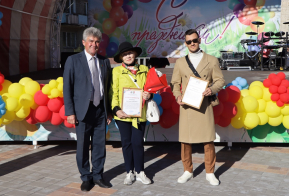 На обновлённой площади жители отметили 95-летие села Тополево