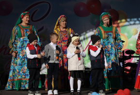 На обновлённой площади жители отметили 95-летие села Тополево