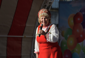На обновлённой площади жители отметили 95-летие села Тополево