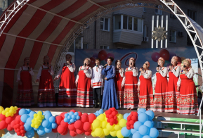 На обновлённой площади жители отметили 95-летие села Тополево
