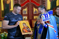 Губернатор Хабаровского края посетил Свято-Петропавловский женский монастырь накануне Дня семьи, любви и верности